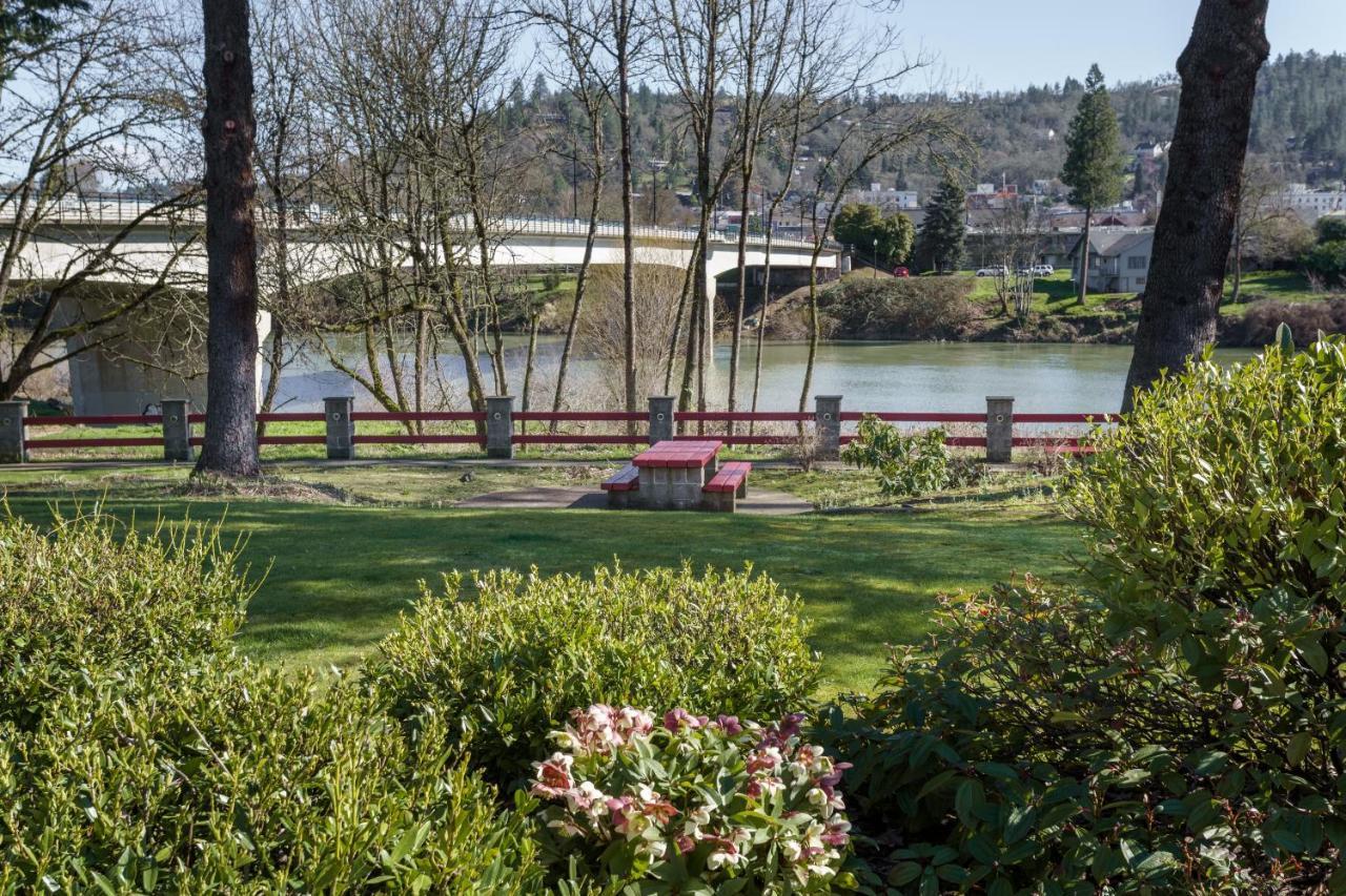 Riverfront Inn Roseburg Kültér fotó
