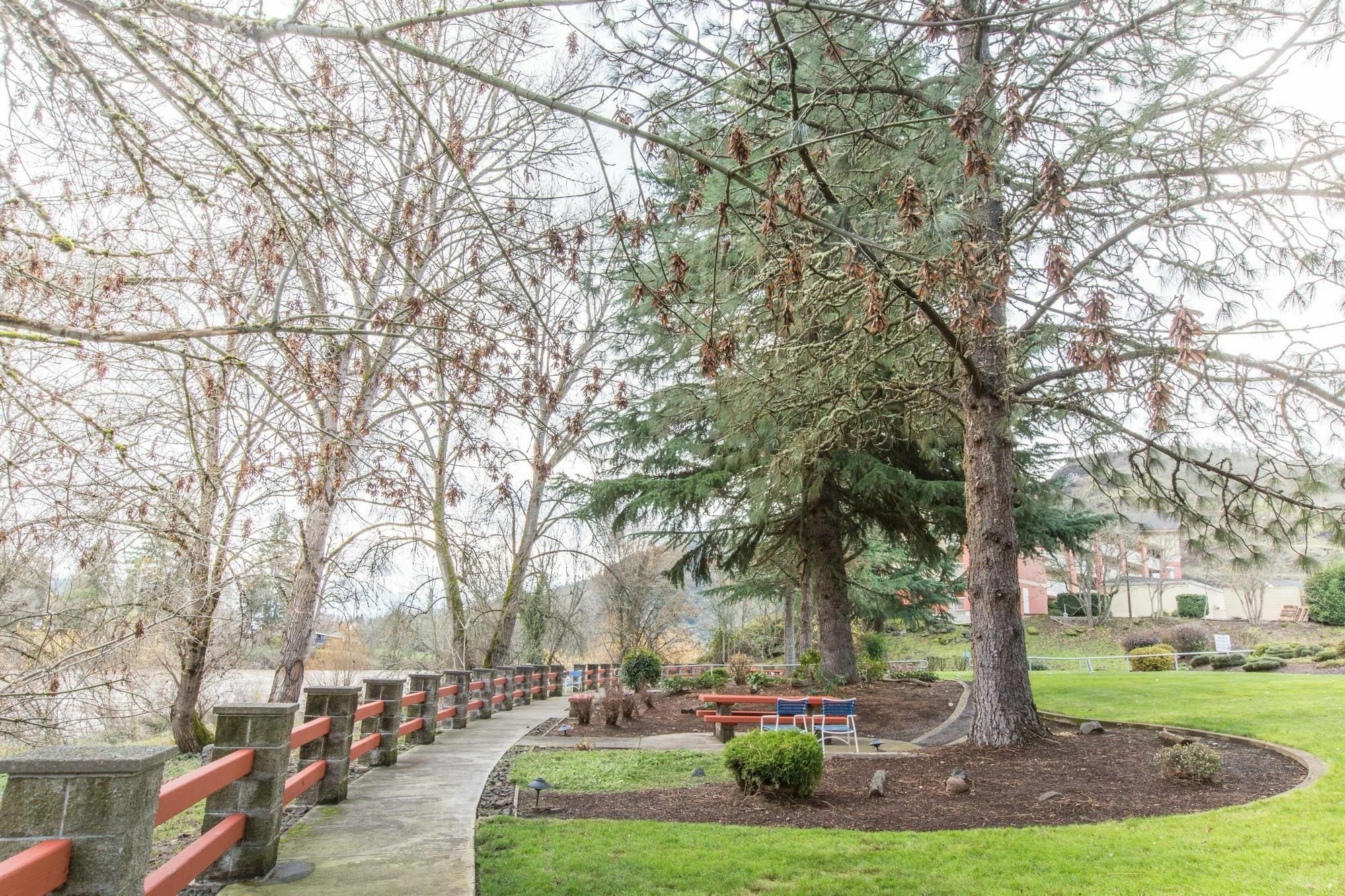 Riverfront Inn Roseburg Kültér fotó
