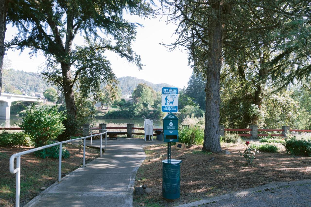 Riverfront Inn Roseburg Kültér fotó